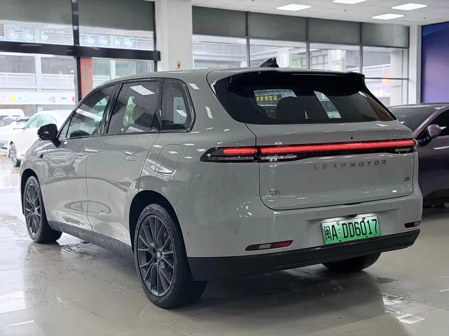 Leapmotor C10