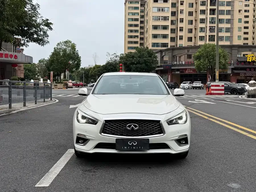 Infiniti Q50L
