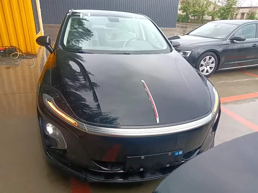 Hongqi E-QM5