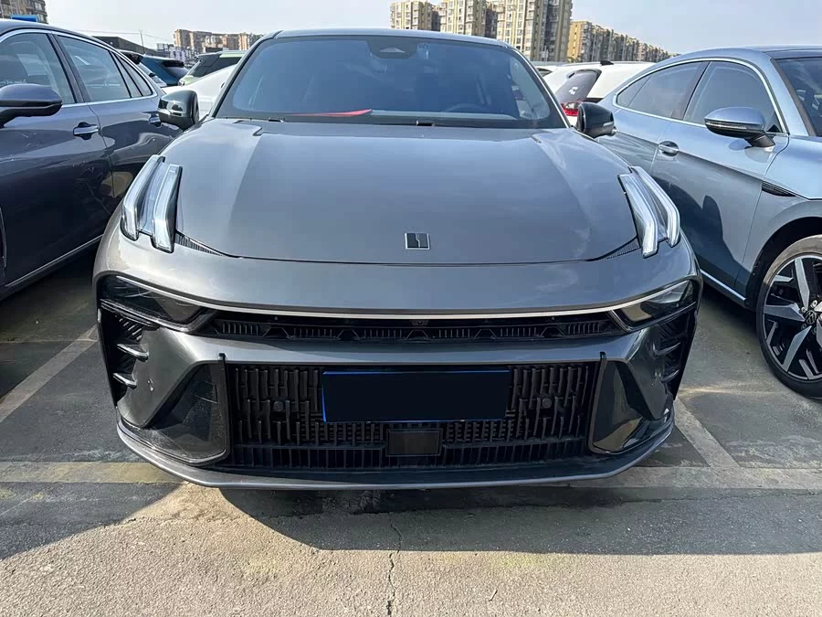 Lynk & Co 03