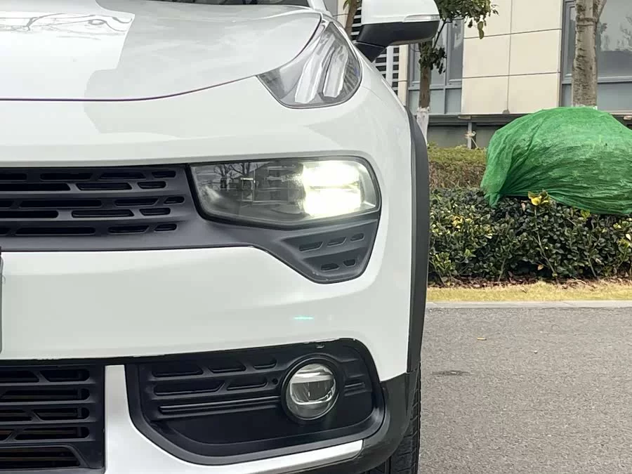 Lynk & Co 02