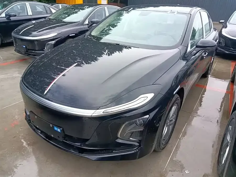 Hongqi E-QM5