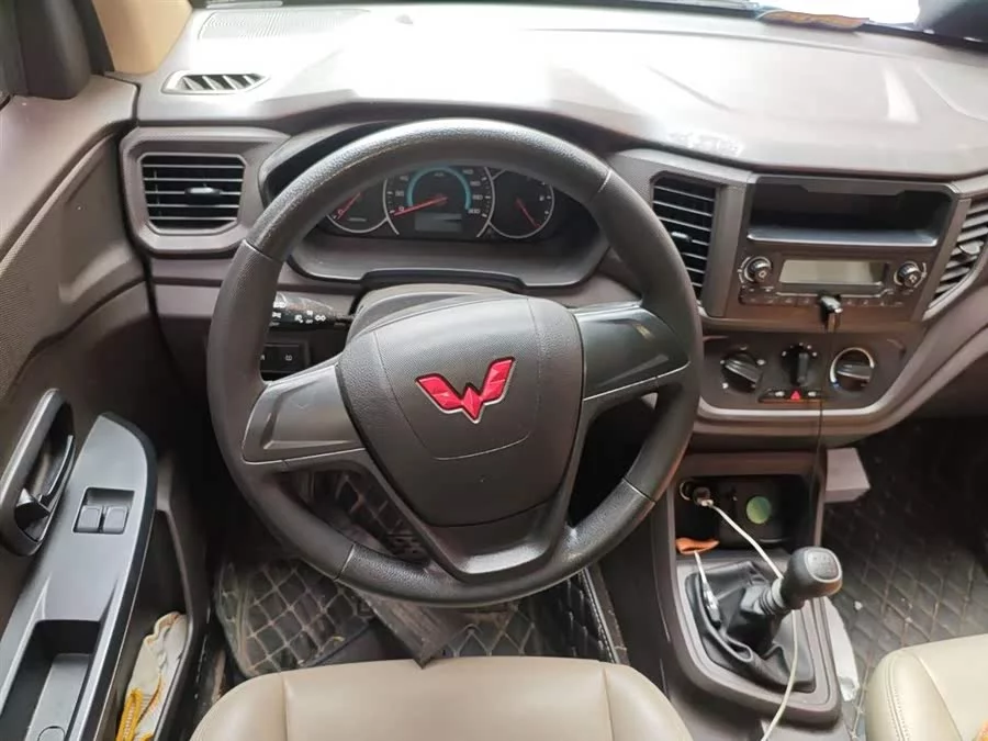 Wuling Hongguang V