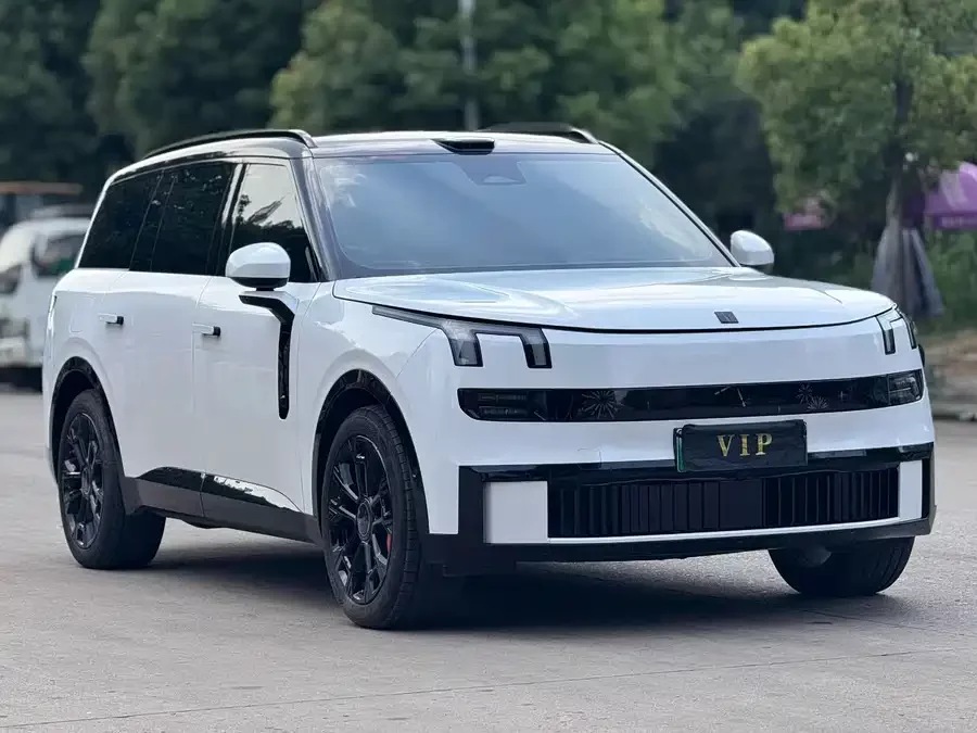 Lynk & Co 900