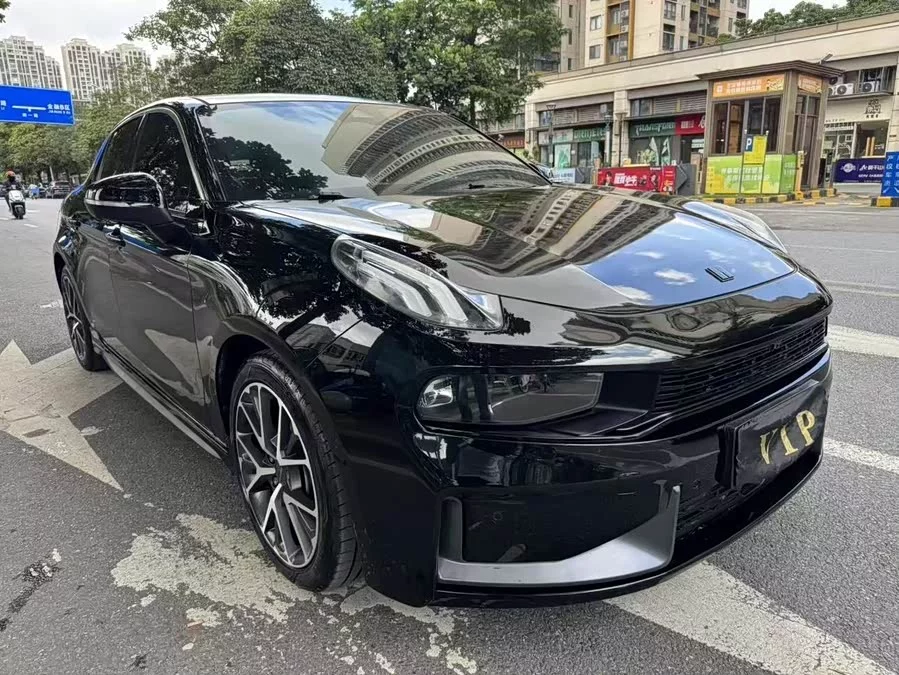 Lynk & Co 03