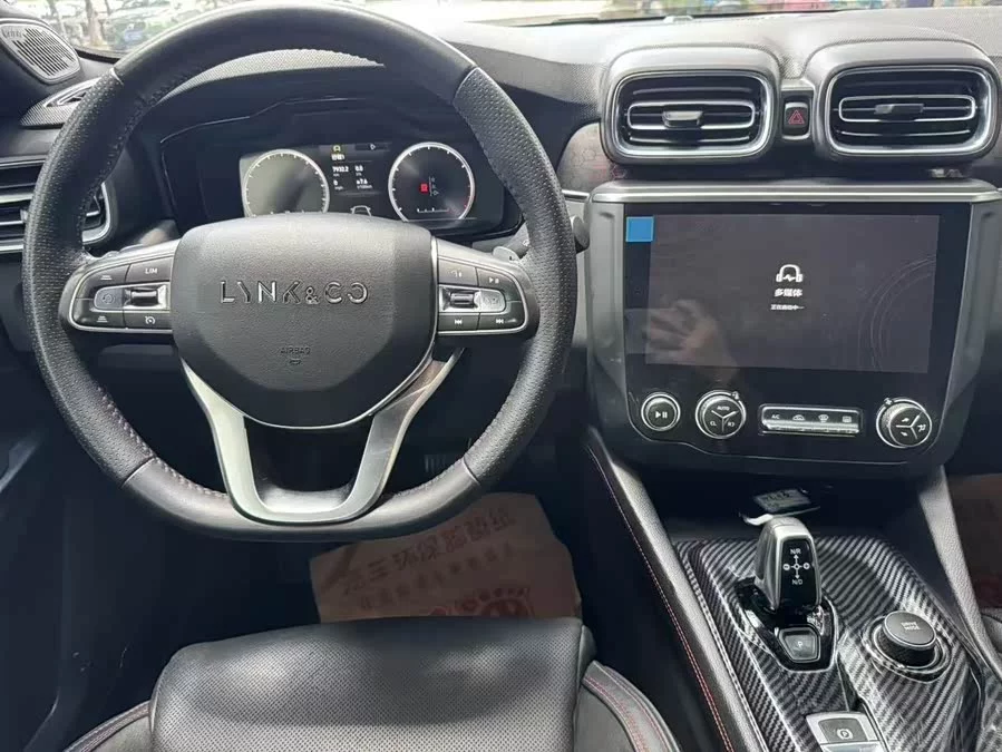 Lynk & Co 03