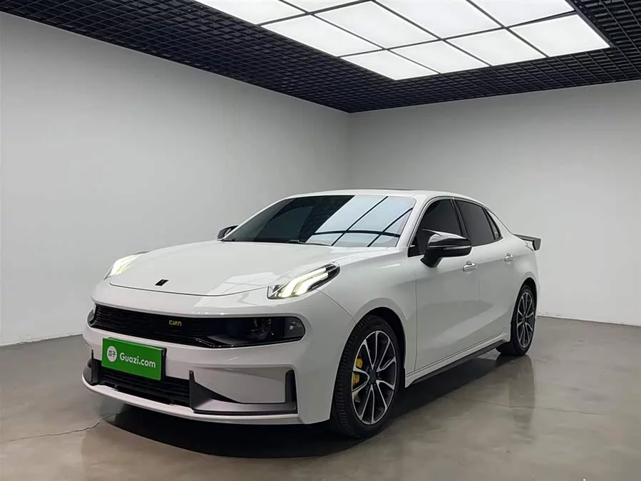 Lynk & Co 03