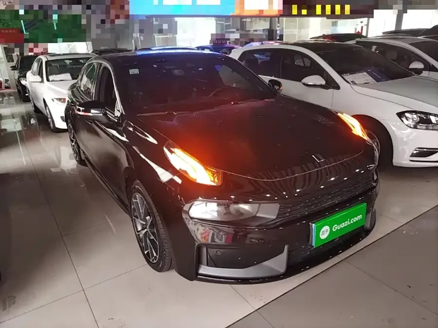 Lynk & Co 03