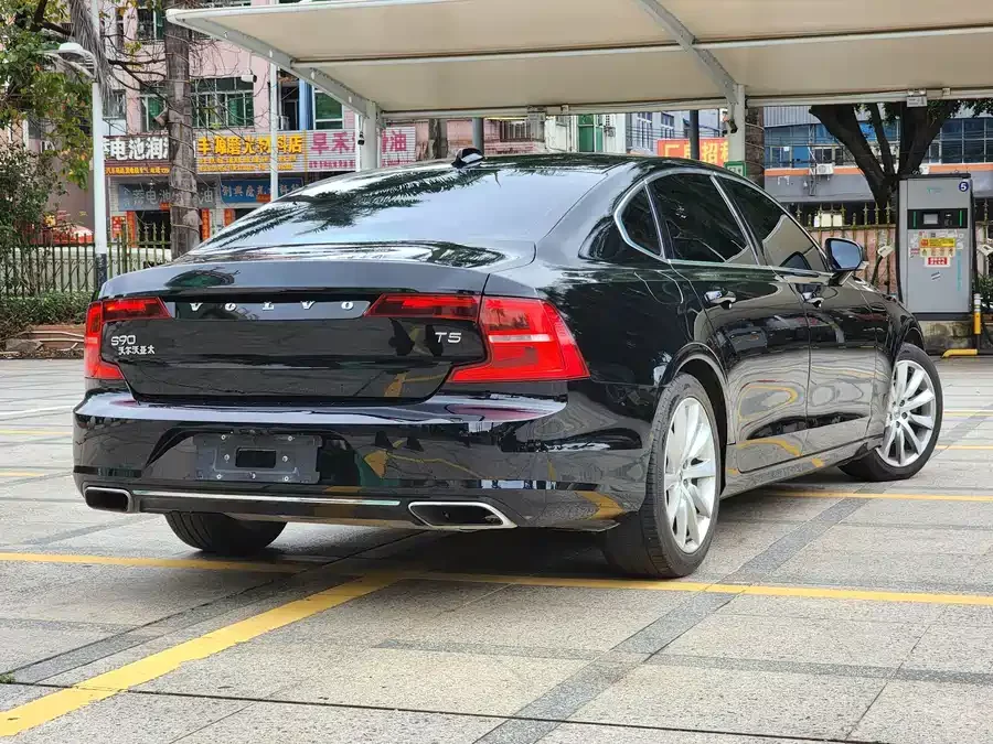 Volvo S90