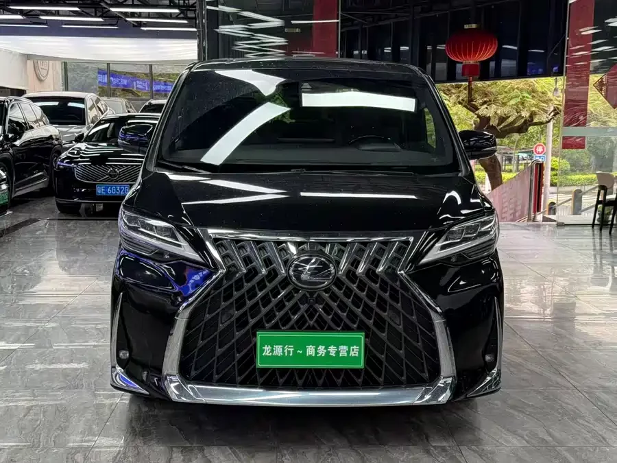 Lexus LM