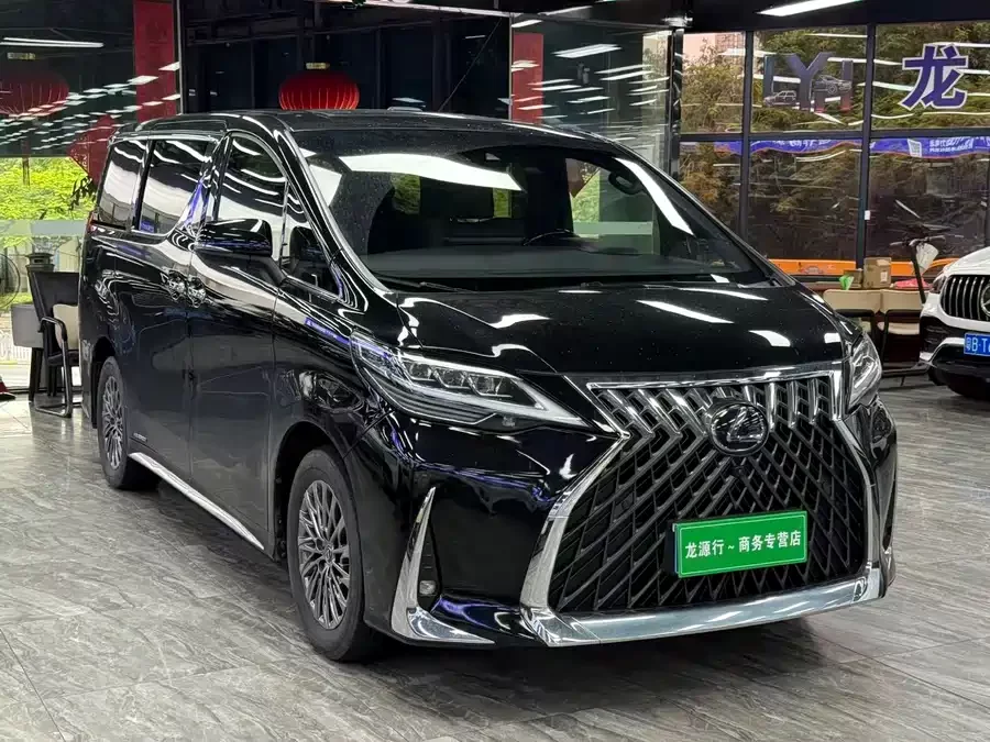 Lexus LM