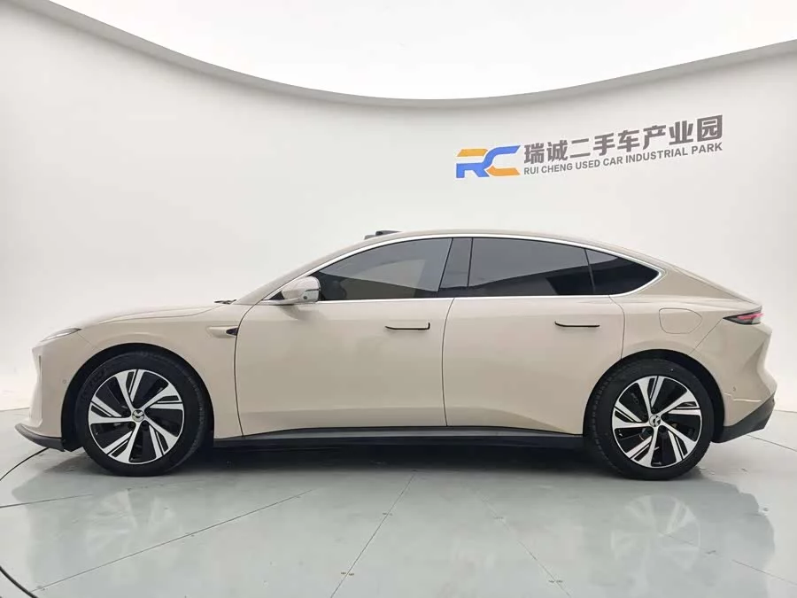 NIO ET5