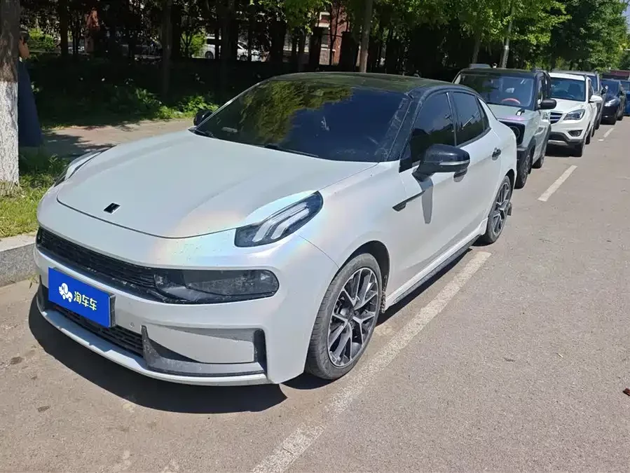 Lynk & Co 03