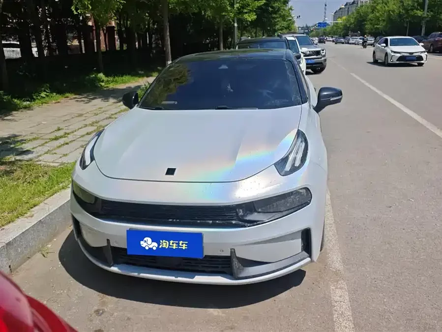Lynk & Co 03