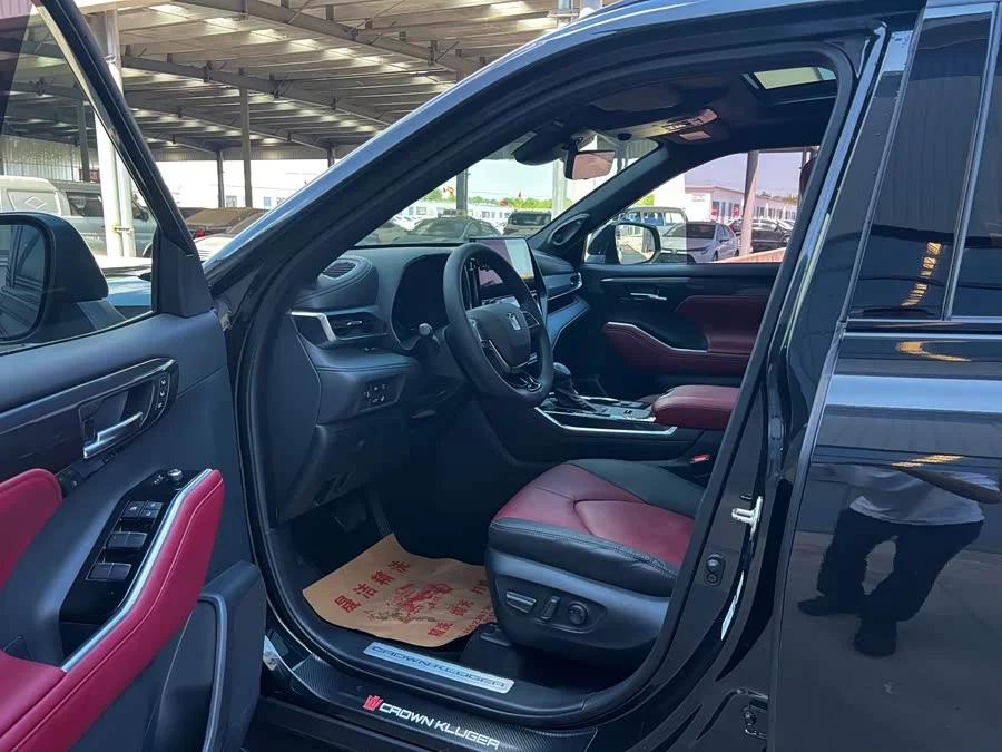 Toyota Crown Land