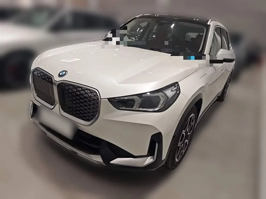 BMW iX1