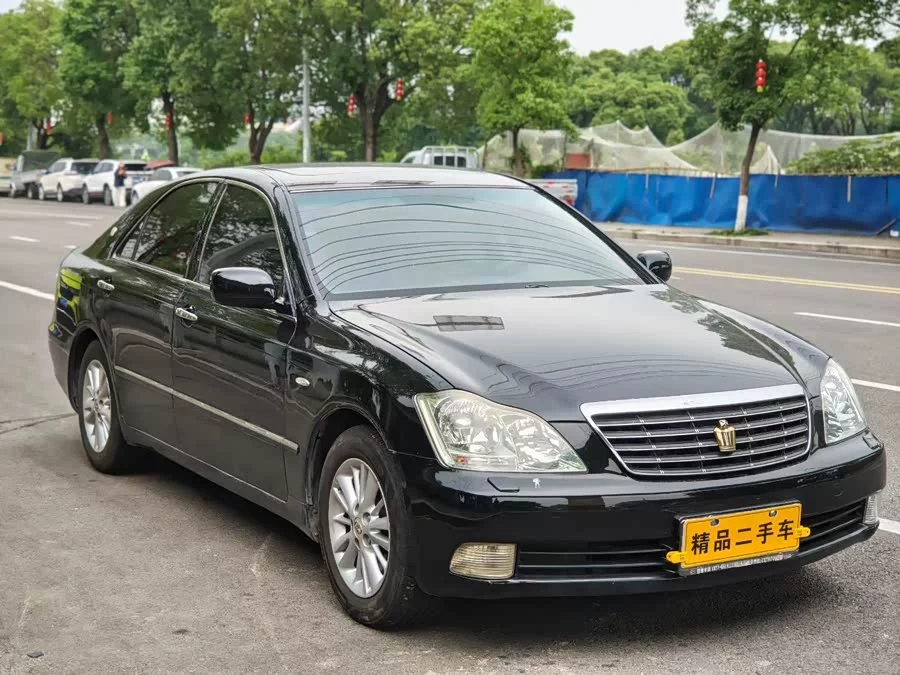 Toyota crown