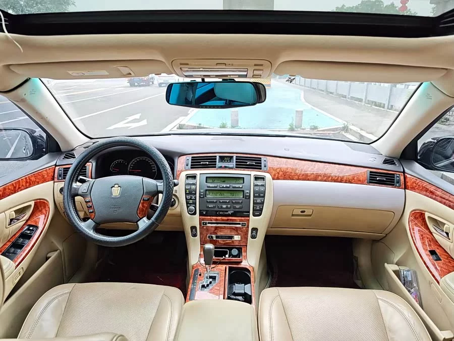 Toyota crown