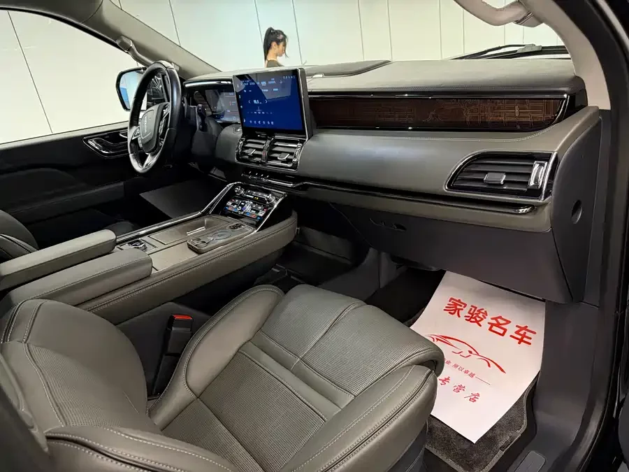Lincoln Navigator
