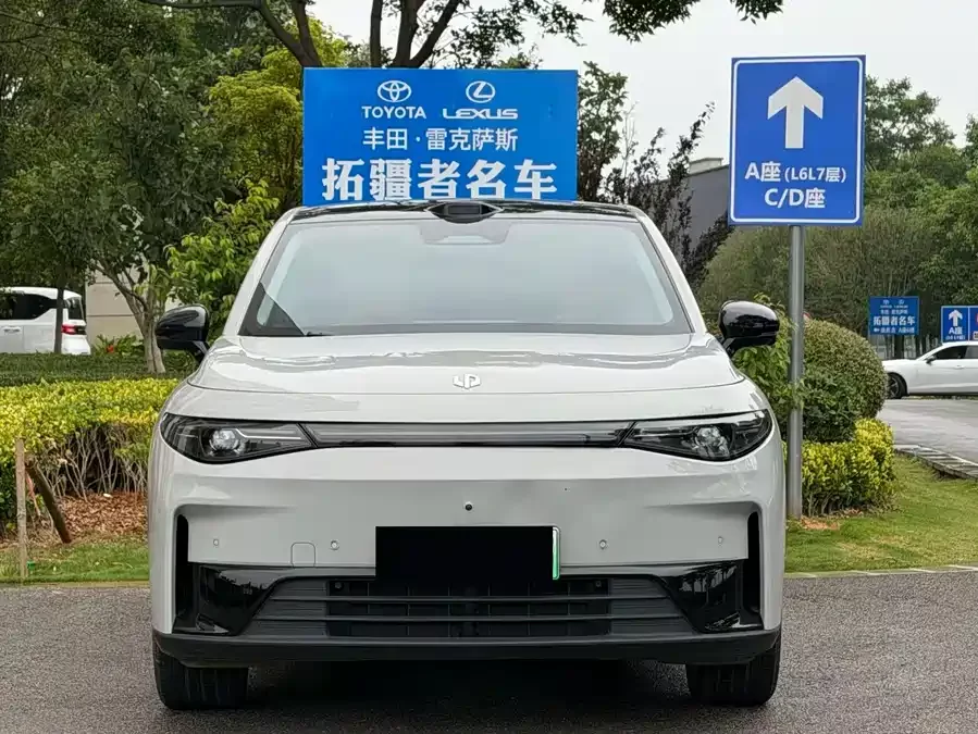 Leapmotor C10