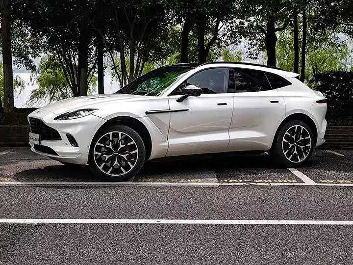 Aston Martin DBX