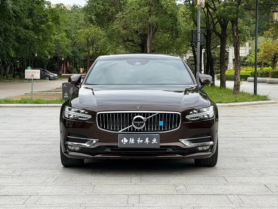 Volvo S90