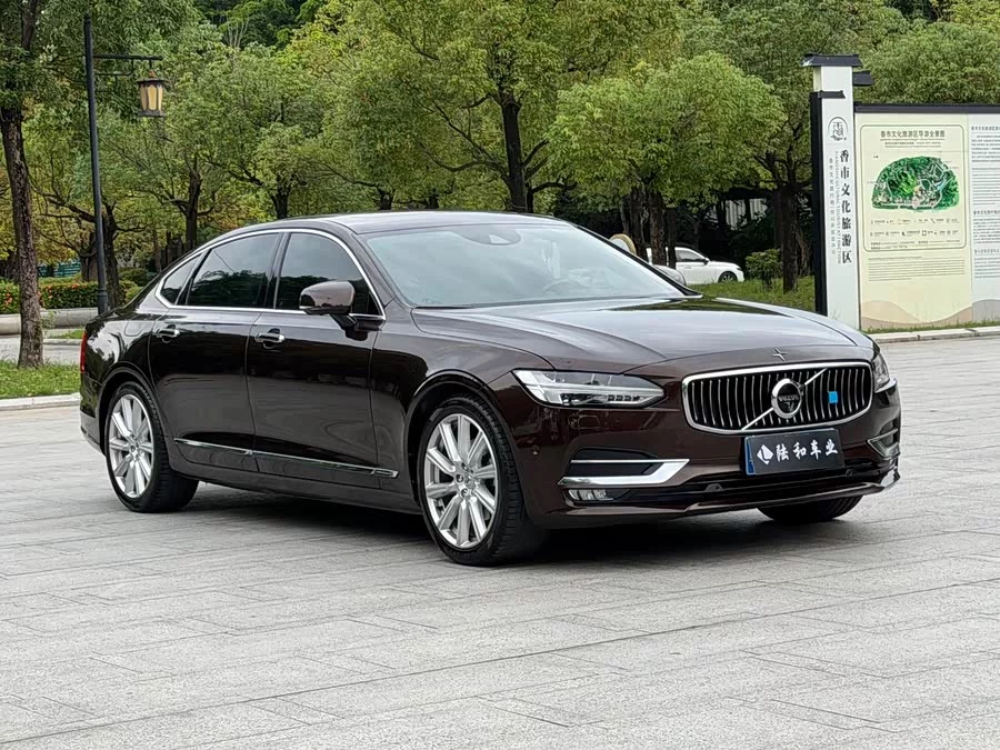 Volvo S90