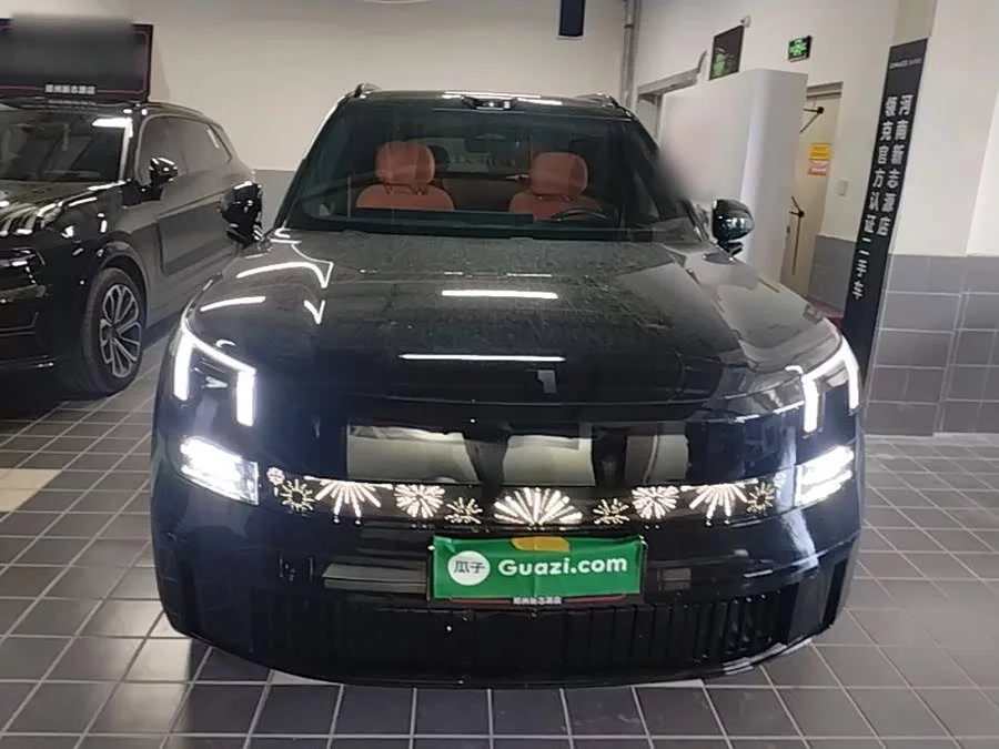 Lynk & Co 900