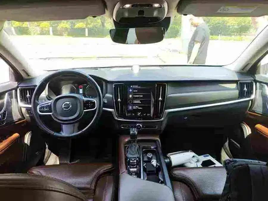 Volvo V90