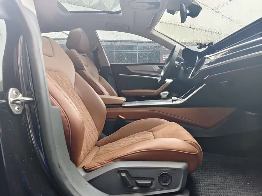 Audi A7L
