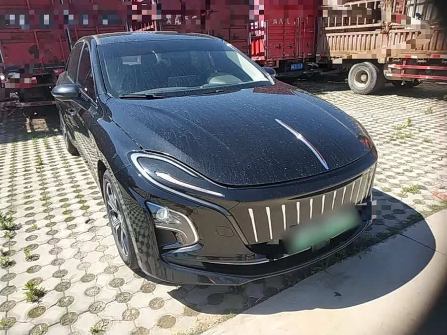 Hongqi E-QM5