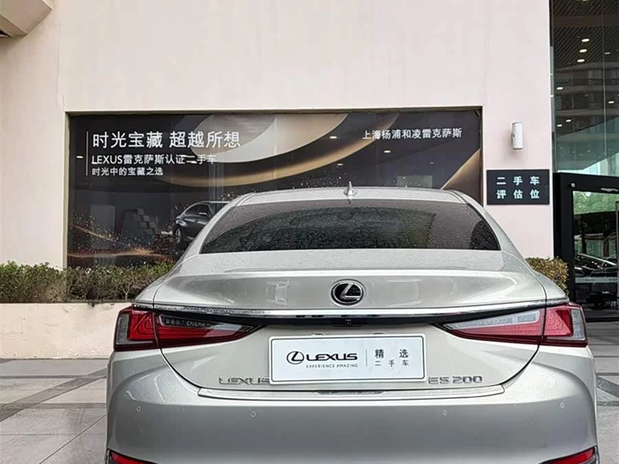 Lexus ES