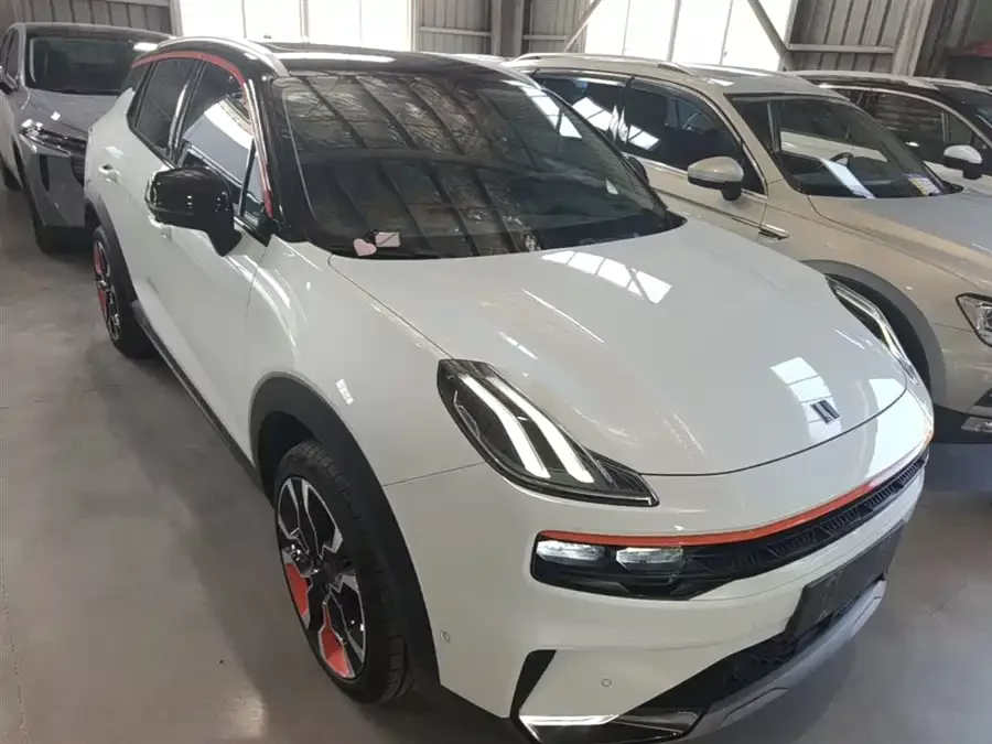 Lynk & Co 06