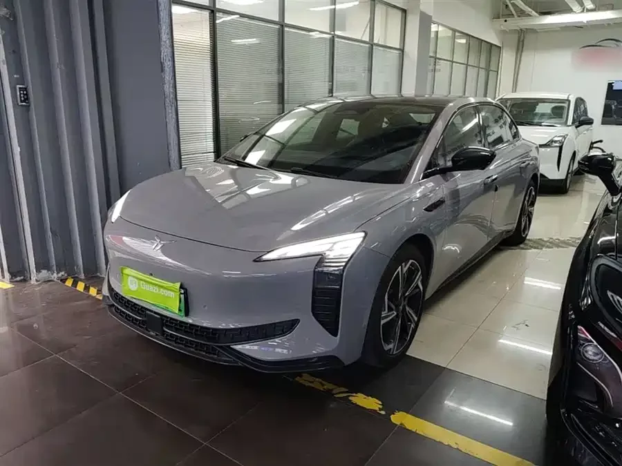 Hongqi EH7