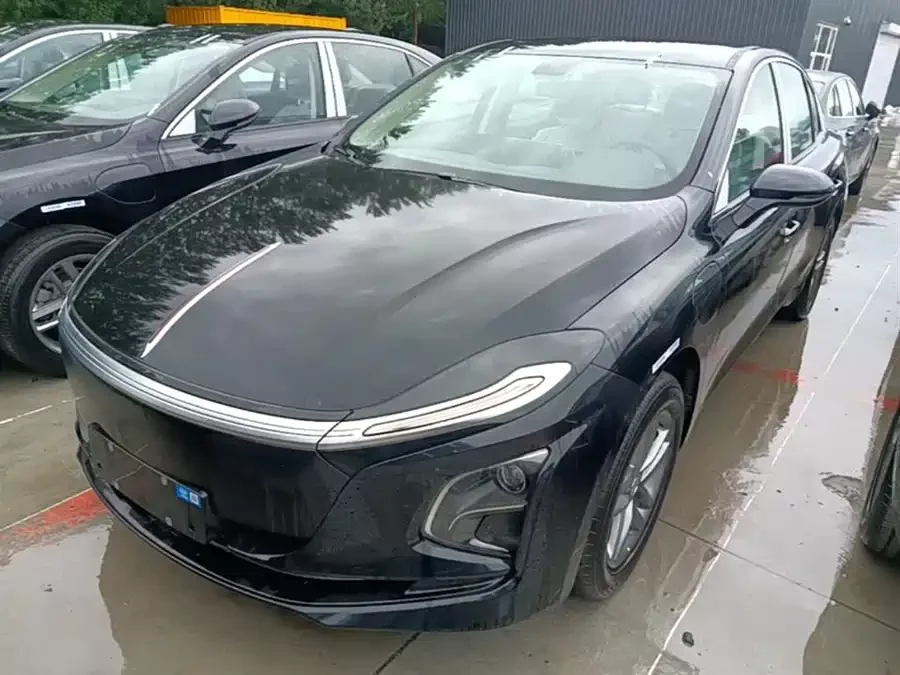 Hongqi E-QM5