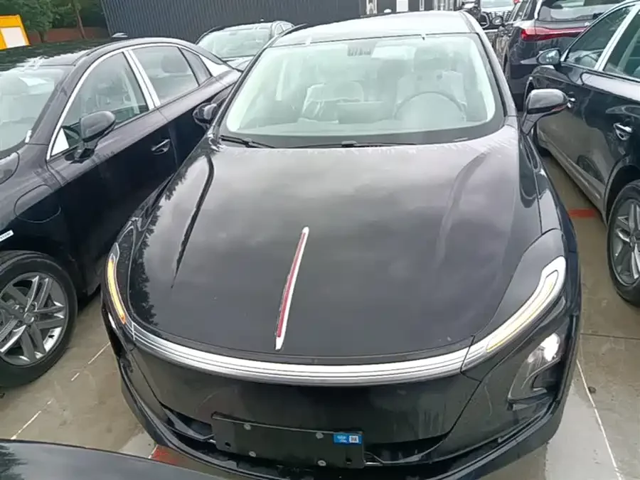 Hongqi E-QM5
