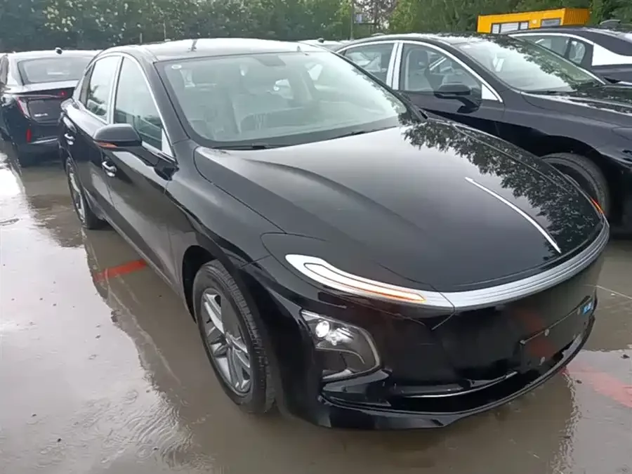 Hongqi E-QM5