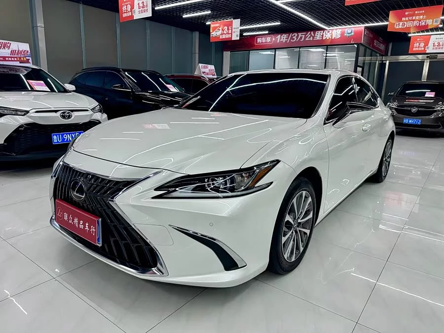 Lexus ES