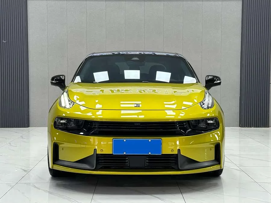 Lynk & Co 03