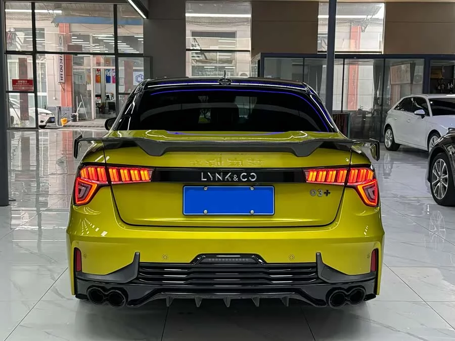 Lynk & Co 03
