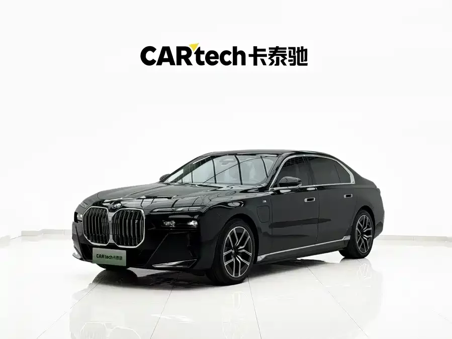 BMW i7
