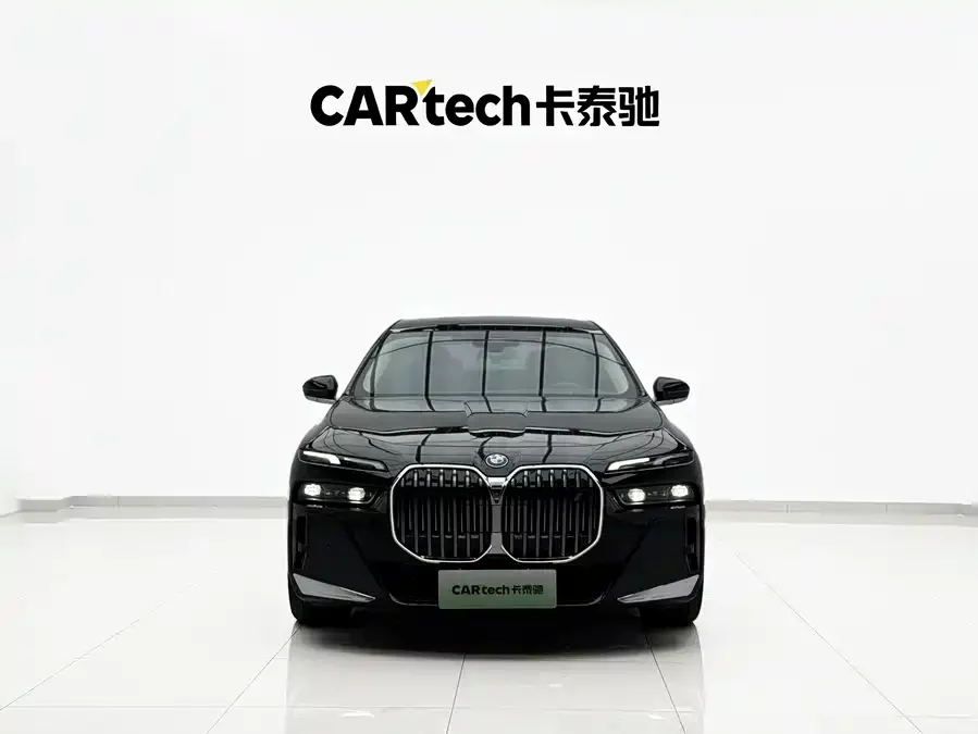 BMW i7