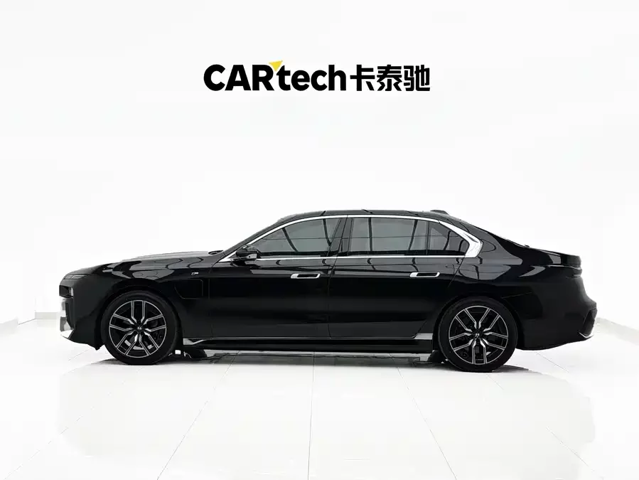 BMW i7