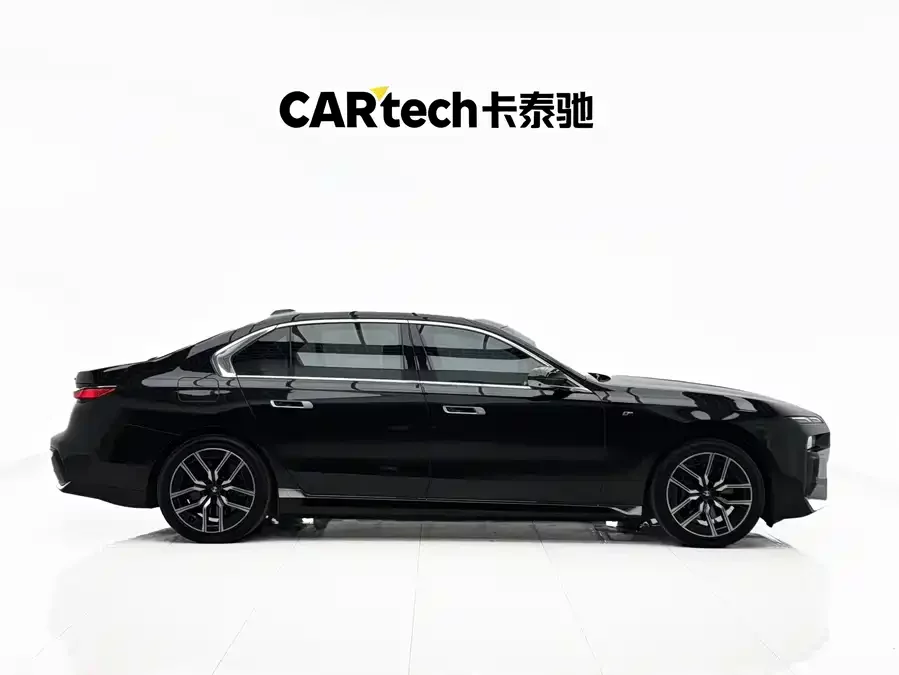 BMW i7
