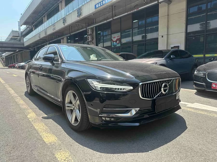 Volvo S90