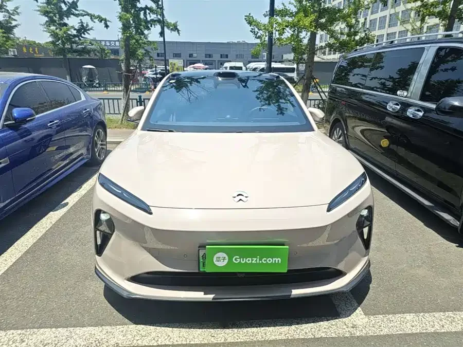 NIO ET5