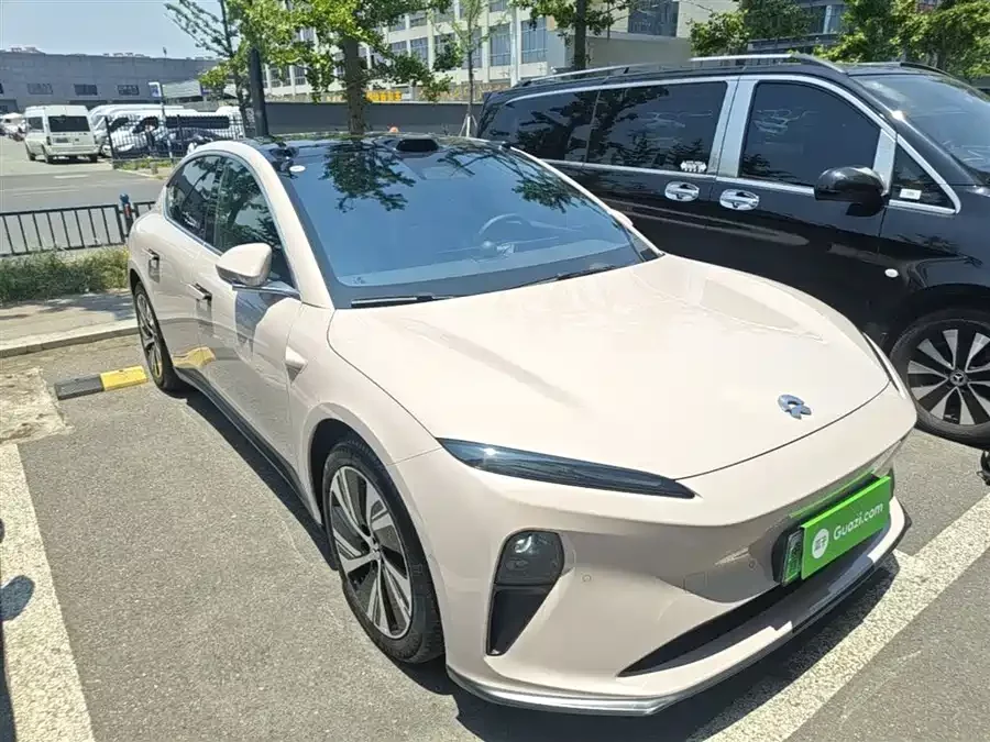NIO ET5