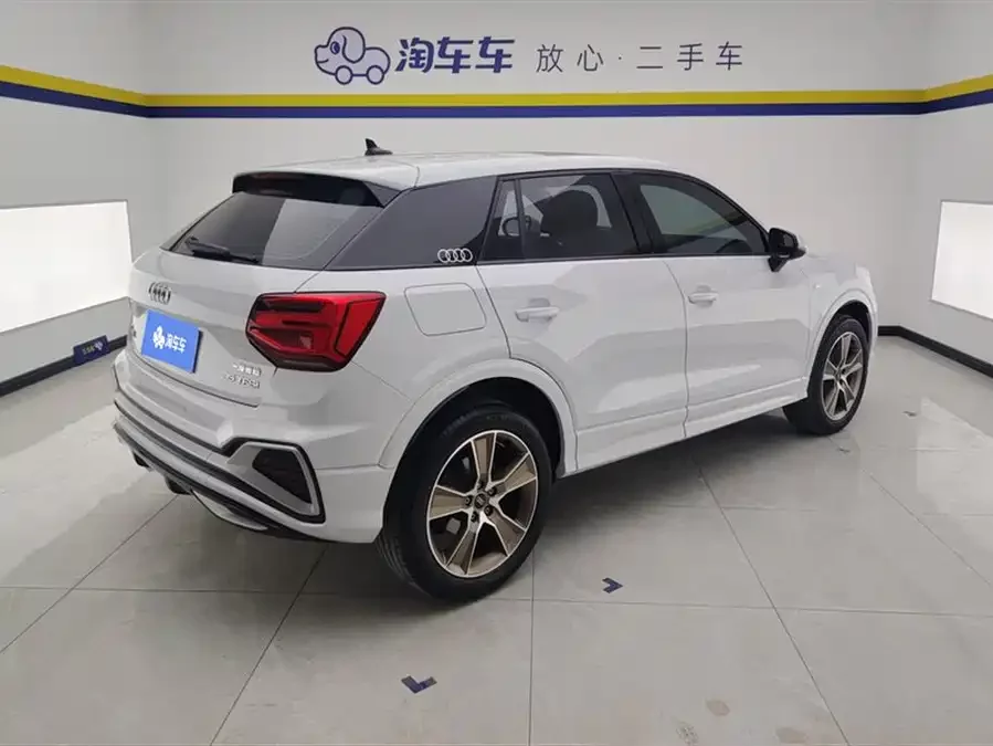 Audi Q2L