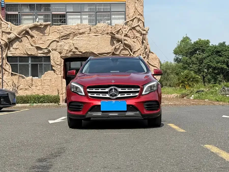 Mercedes Benz GLA