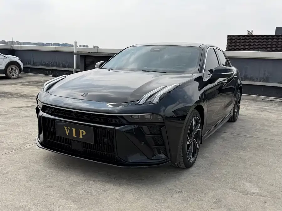 Lynk & Co 03